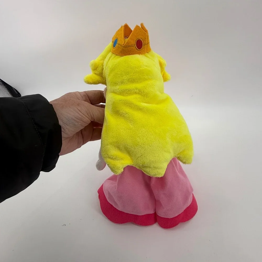 Nintendo Super Mario Princess Peach Plush‎ Toy 2022 Excellent Condition